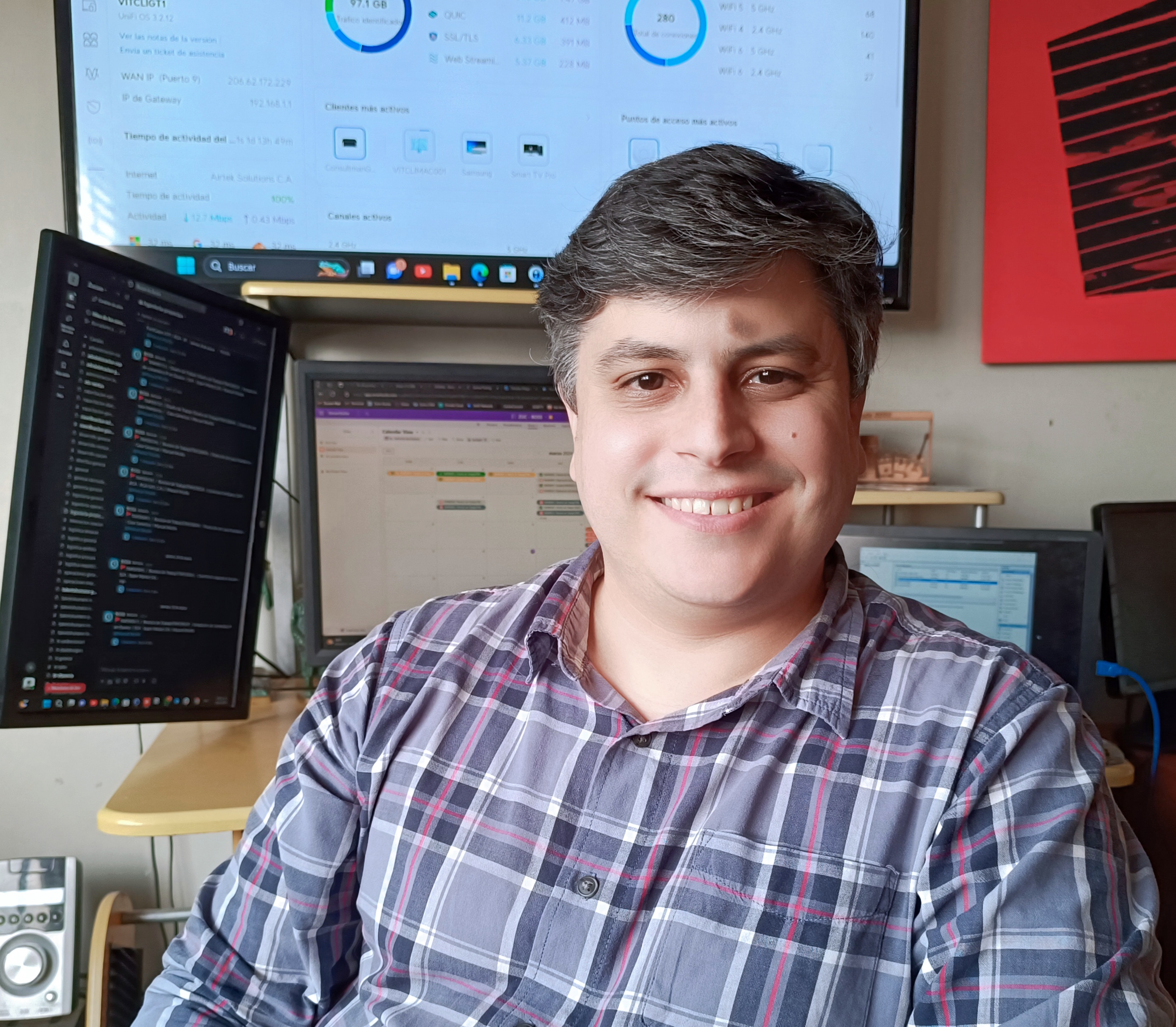 Andrés Rincón en su espacio de trabajo